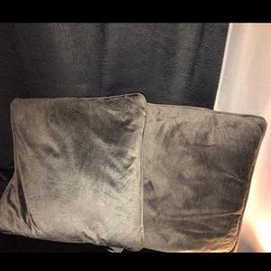 Gray/Silver Throw Pillows Decorative pillows